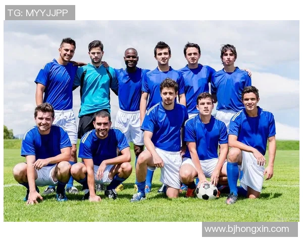 阿瓦伊与巴瓜拉尼的激烈对决展现足球魅力与团队精神